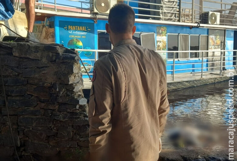 Populares encontram corpo boiando no Rio Paraguai Populares encontram corpo boiando no Rio Paraguai