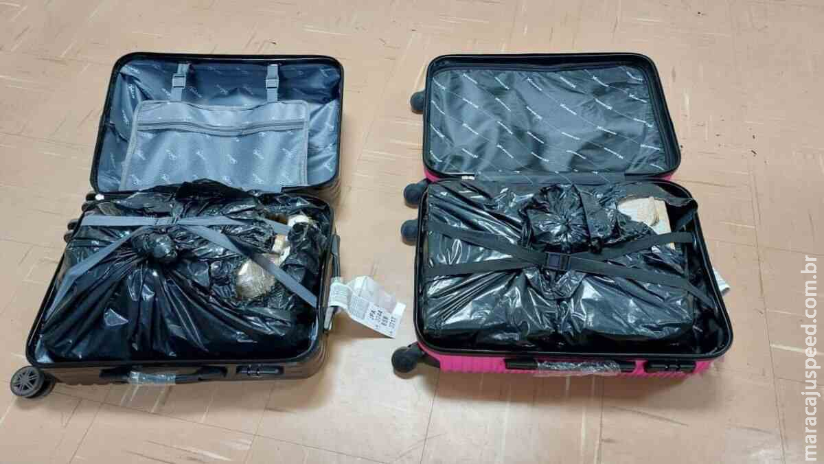 Presa pela PF com maconha na mala alega ser prostituta e é liberada durante custódia Presa pela PF com maconha na mala alega ser prostituta e é liberada durante custódia