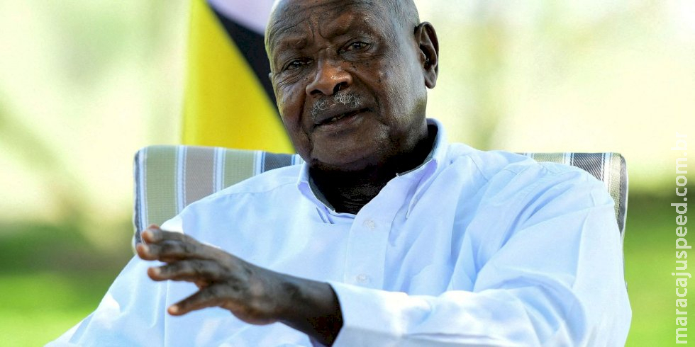 Presidente de Uganda rejeita críticas à nova lei anti-LGBTQI+ Presidente de Uganda rejeita críticas à nova lei anti-LGBTQI+