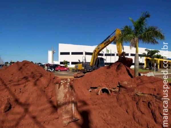 Três pessoas ficam feridas em MS após desmoronamento de terra em obra Três pessoas ficam feridas em MS após desmoronamento de terra em obra