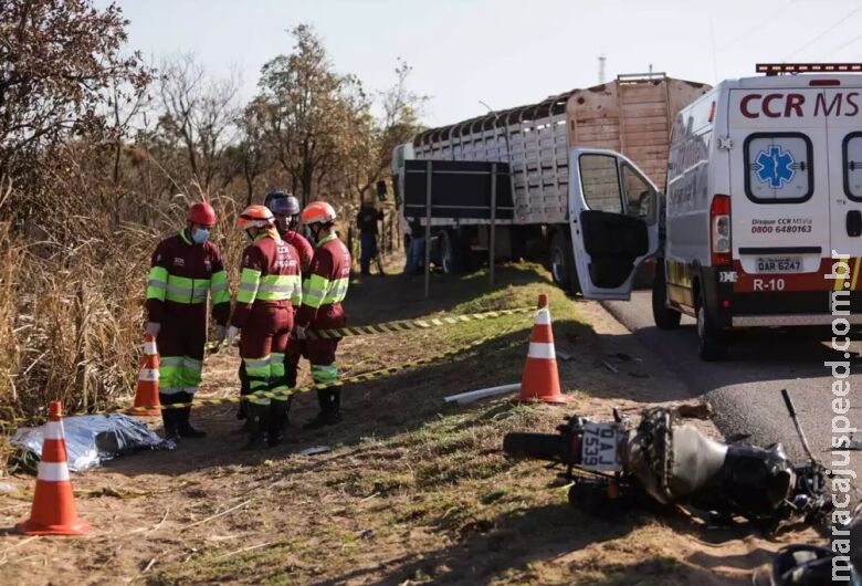 Acidente envolvendo quatro veículos deixa motociclista morto na BR-163 Acidente envolvendo quatro veículos deixa motociclista morto na BR-163