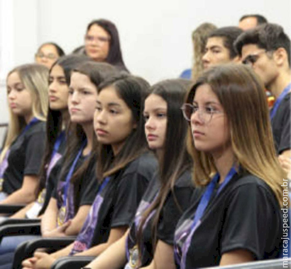 Alunos da rede pública poderão concorrer a uma bolsa Alunos da rede pública poderão concorrer a uma bolsa