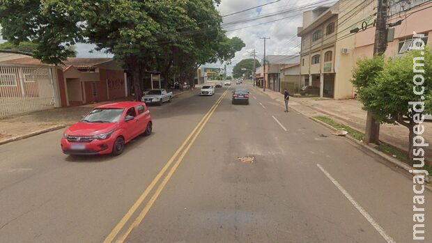 Bêbados, passageiros fazem bagunça em carro de mulher e levam surra de motoristas de app