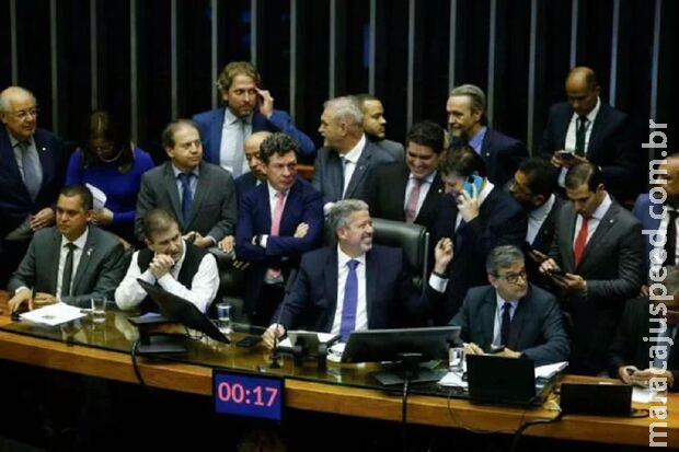 Câmara aprova em 1° turno a PEC da reforma tributária Câmara aprova em 1° turno a PEC da reforma tributária