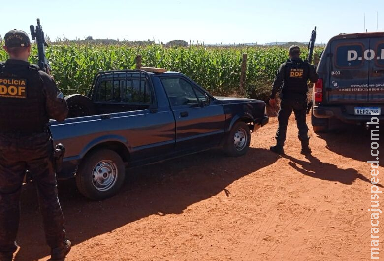 Casal é flagrado transportando 130 quilos de maconha em veículo Casal é flagrado transportando 130 quilos de maconha em veículo