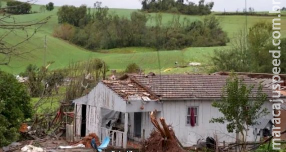 Ciclone se afasta para o alto-mar após deixar ao menos quatro mortos no Sul e Sudeste