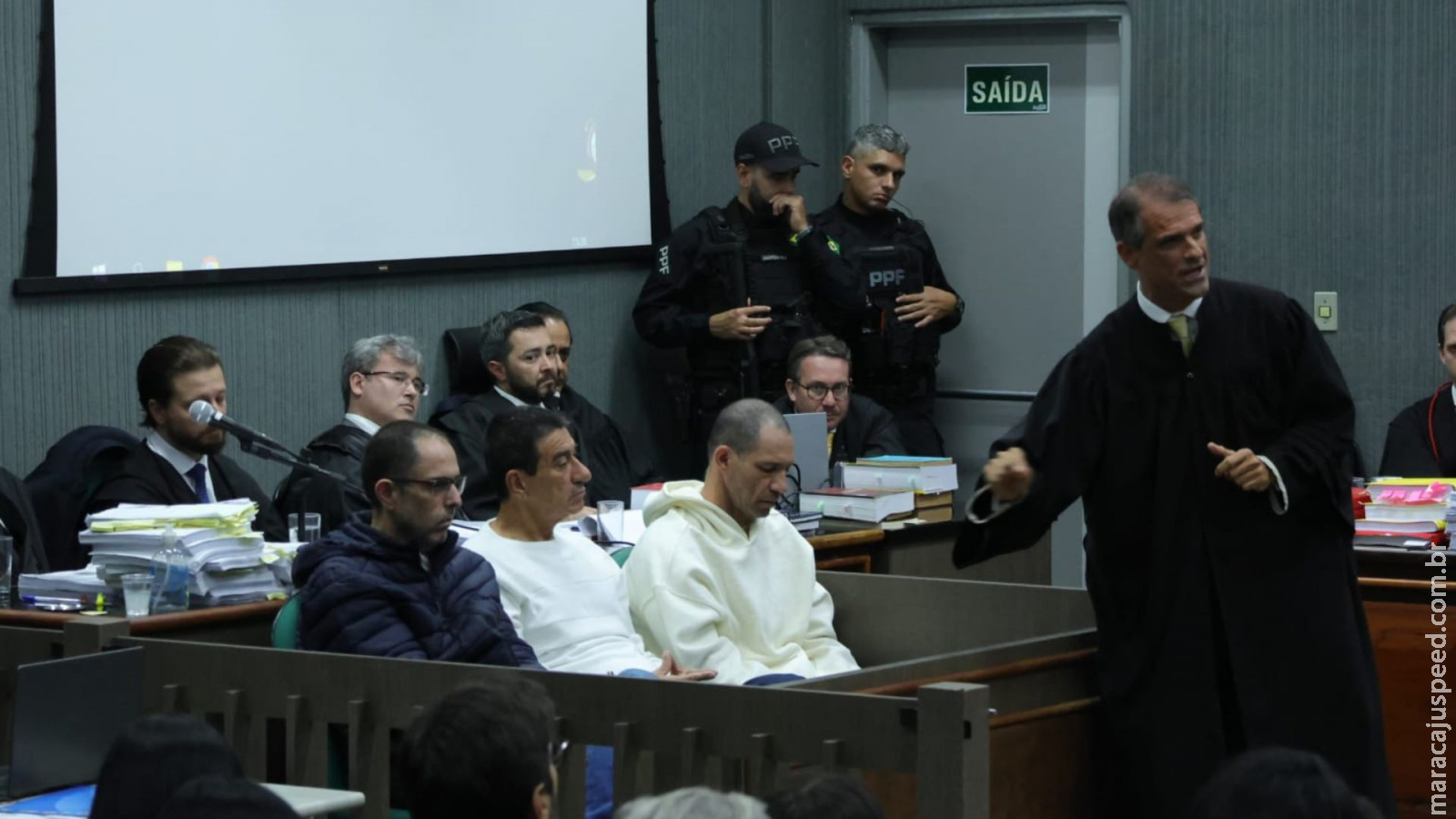 Com discurso teatral, defesa encerra insistindo na inocência de Name Com discurso teatral, defesa encerra insistindo na inocência de Name