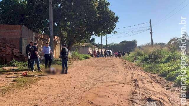 Com filha nos braços, mulher é morta a facadas, 2ª feminicídio da semana Com filha nos braços, mulher é morta a facadas, 2ª feminicídio da semana