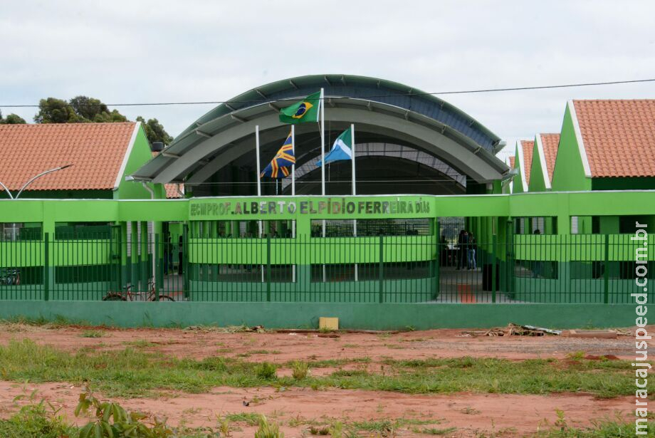 Governo Lula decide acabar com escolas cívico-militares, bandeira de Bolsonaro