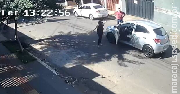 Homem bate em carro, atropela professora e foge para não pagar prejuízo no Taquarussu