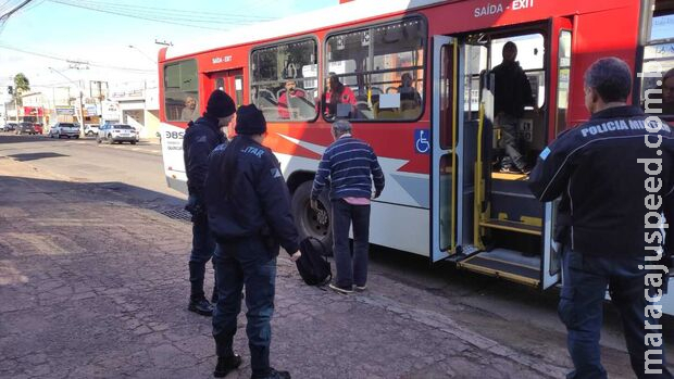 Homem tentou passar a mão em jovem por três vezes em ônibus de Campo Grande