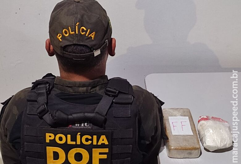 Idosa é presa em ônibus com cocaína e pasta base avaliadas em quase R$ 100 mil Idosa é presa em ônibus com cocaína e pasta base avaliadas em quase R$ 100 mil