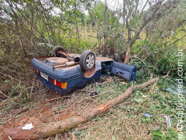 Idosos sobrevivem a capotamento na BR-376, em Fátima do Sul Idosos sobrevivem a capotamento na BR-376, em Fátima do Sul
