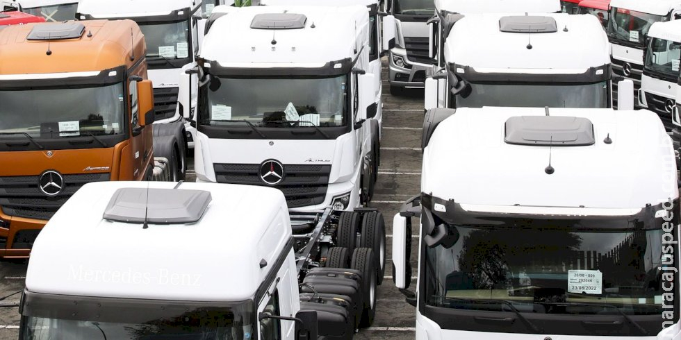 Lula assina MP que destina mais R$ 300 mi para compra de carros 