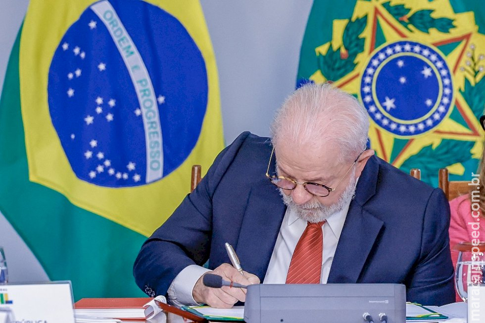 Lula volta ao Planalto e sanciona projeto Escola em Tempo Integral Lula volta ao Planalto e sanciona projeto Escola em Tempo Integral