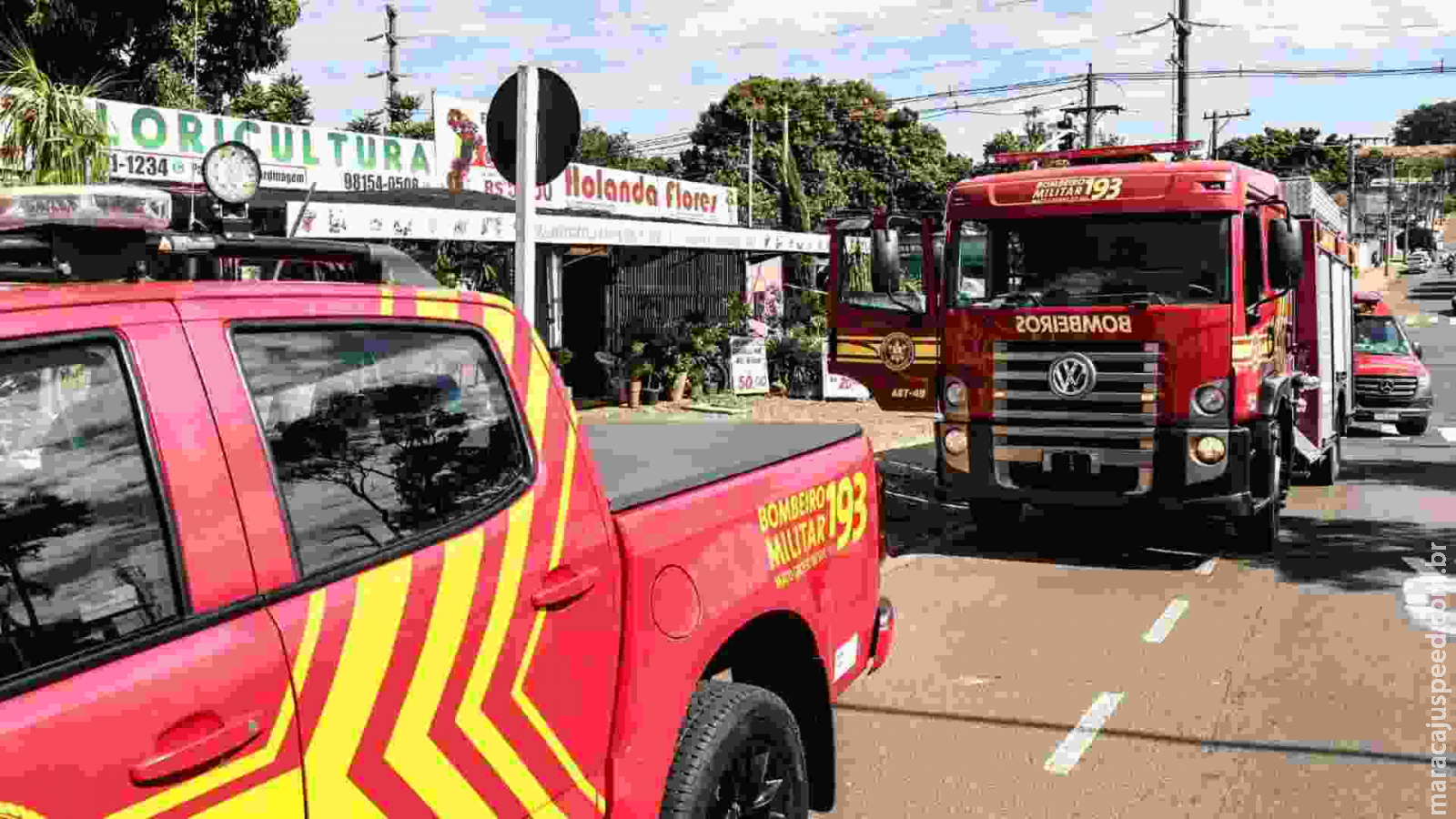 Manutenção em cerca elétrica tem curto-circuito e princípio de incêndio em floricultura