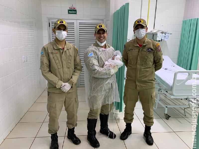 Maracaju: Corpo de Bombeiros realizam atendimento a mãe que deu à luz a uma linda bebê Maracaju: Corpo de Bombeiros realizam atendimento a mãe que deu à luz a uma linda bebê