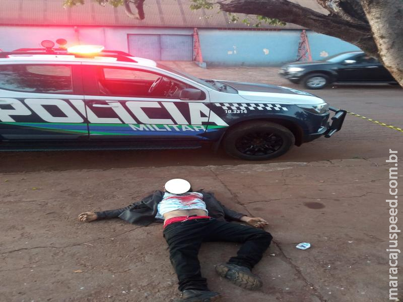 Maracaju: Homem assassinado a golpes de faca é encontrado por populares nas imediações do Estádio Louquinho Maracaju: Homem assassinado a golpes de faca é encontrado por populares nas imediações do Estádio Louquinho