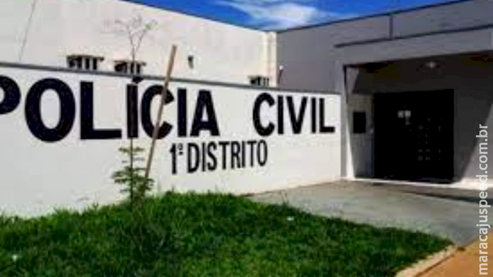Marido é amarrado na cama por jovem que tenta matá-lo com chave de fenda Marido é amarrado na cama por jovem que tenta matá-lo com chave de fenda