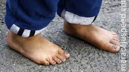 Menino de 4 anos é submetido a sessões de tortura filmadas pelo pai que manda vídeos a ex-mulher