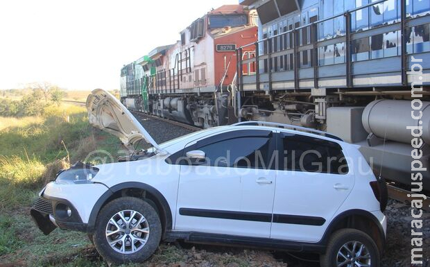 Motor apaga em cima do trilho e carro é arrastado por tem em Aparecida do Taboado 