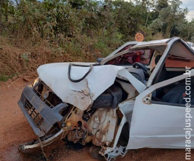 Motorista capota carro em estrada e é socorrido com cortes em Anastácio 