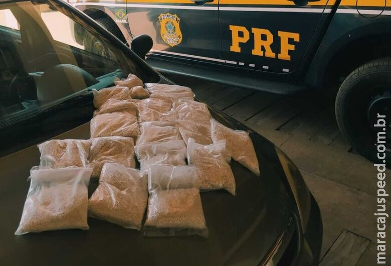 Motorista é preso com 90 kg de prata contrabandeada Motorista é preso com 90 kg de prata contrabandeada