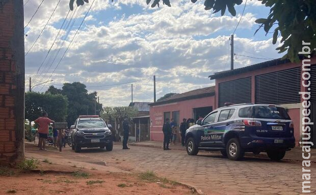 Mulher é ferida com tiro na cabeça em Nova Andradina; polícia procura suspeito Mulher é ferida com tiro na cabeça em Nova Andradina; polícia procura suspeito