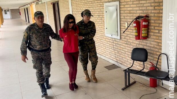 Mulher que esfaqueou gestante é presa na fronteira após perseguição Mulher que esfaqueou gestante é presa na fronteira após perseguição