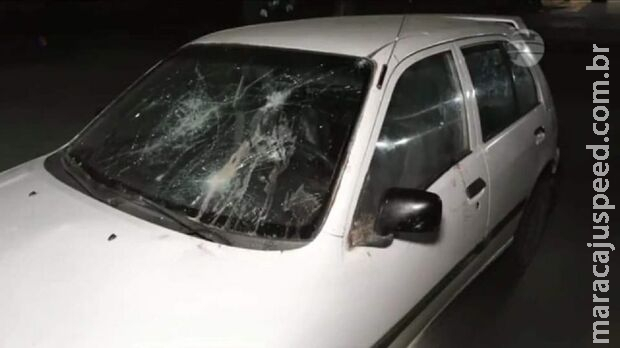 Parado no meio da rua para ver futevôlei, folgado atira em rapaz ao ser pedido para liberar via Parado no meio da rua para ver futevôlei, folgado atira em rapaz ao ser pedido para liberar via