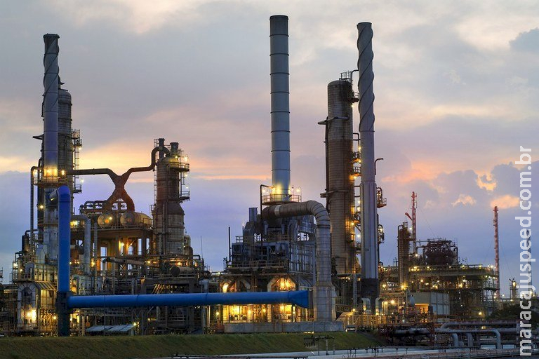 Petrobras reduz preço de gasolina para distribuidoras Petrobras reduz preço de gasolina para distribuidoras