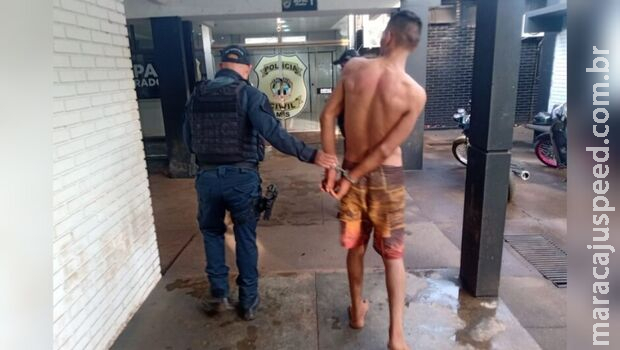 Rapaz bate na mãe por negar dinheiro e acaba preso em Dourados Rapaz bate na mãe por negar dinheiro e acaba preso em Dourados
