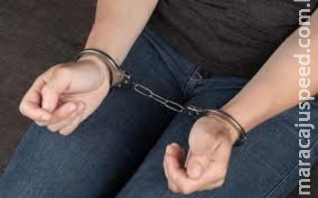 Rondas no Bairro São Bento: Guarnição da PM realiza abordagem em "boate" e mulher vai presa com mandado de prisão Rondas no Bairro São Bento: Guarnição da PM realiza abordagem em "boate" e mulher vai presa com mandado de prisão