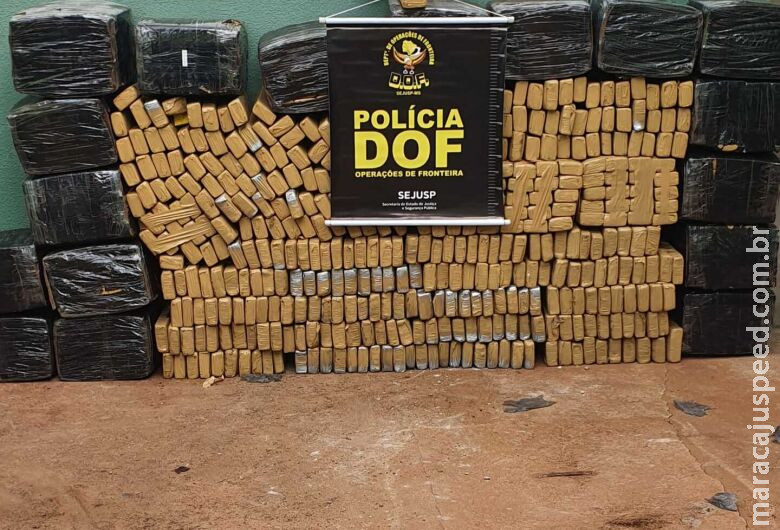 Após tentativa de fuga, dupla é presa com maconha avaliada em R$ 1,3 milhão Após tentativa de fuga, dupla é presa com maconha avaliada em R$ 1,3 milhão