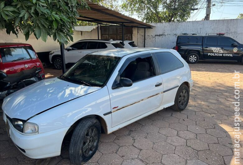 Casal acusado de esfaquear homem para roubar carro é preso pela polícia Casal acusado de esfaquear homem para roubar carro é preso pela polícia