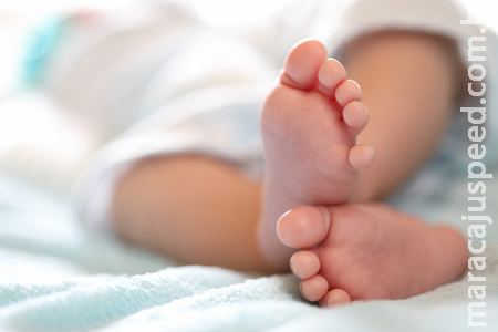 Casal vende próprio filho para comprar iPhone 14