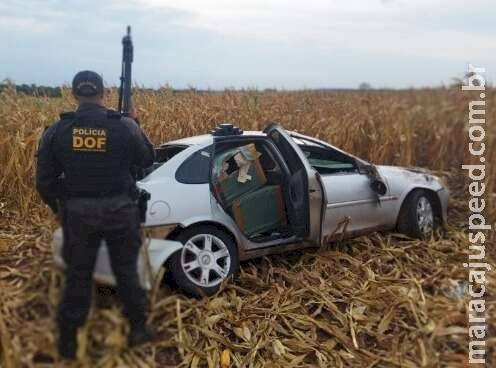 Condutor capota carro com R$ 200 mil em contrabando entre Dourados e Laguna Carapã Condutor capota carro com R$ 200 mil em contrabando entre Dourados e Laguna Carapã