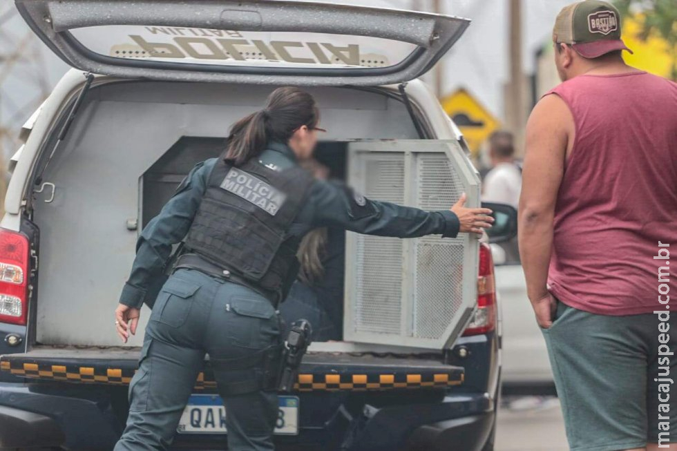 Condutora invade contramão, causa acidente com 3 carros e acaba detida Condutora invade contramão, causa acidente com 3 carros e acaba detida