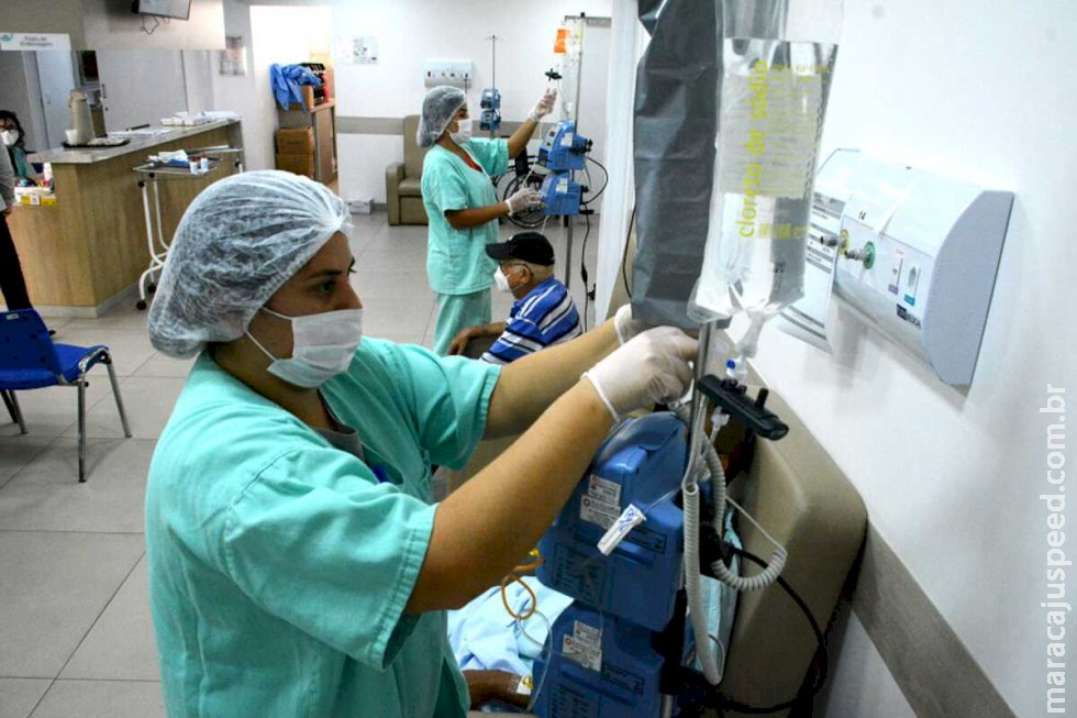 Enfermeiros querem que piso seja pago fora dos benefícios e adicionais