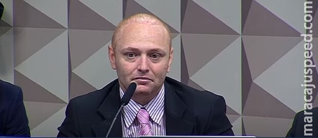 Hacker diz que Bolsonaro lhe propôs indulto para assumir grampo de Moraes e invadir urnas