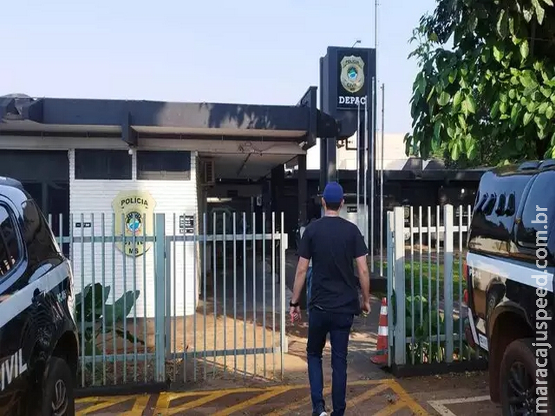 Homem é preso após arrancar cabelos da mulher e fazer enteados de reféns Homem é preso após arrancar cabelos da mulher e fazer enteados de reféns