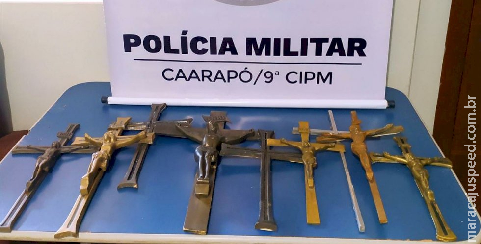 Homem é preso após furtar cruzes no cemitério São João de Caarapó Homem é preso após furtar cruzes no cemitério São João de Caarapó