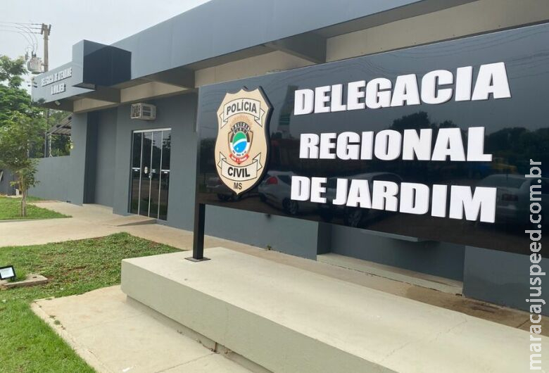 Jovem é assassinado com facadas no rosto e pescoço Jovem é assassinado com facadas no rosto e pescoço
