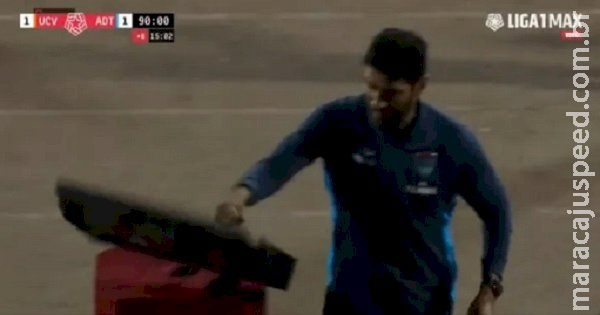 Loco Abreu é expulso, se irrita e Loco Abreu é expulso, se irrita e