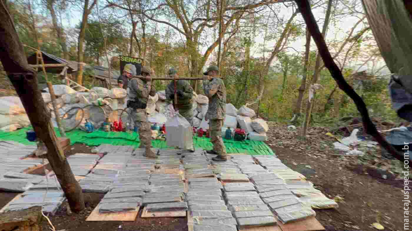 Mais de 5 toneladas de maconha prontas para distribuição é apreendida em fazenda no Paraguai Mais de 5 toneladas de maconha prontas para distribuição é apreendida em fazenda no Paraguai