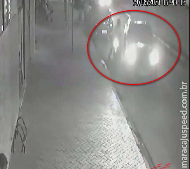 Maracaju: Motociclista inicia ultrapassagem pela a direita em Avenida e se envolve em colisão lateral com caminhonete