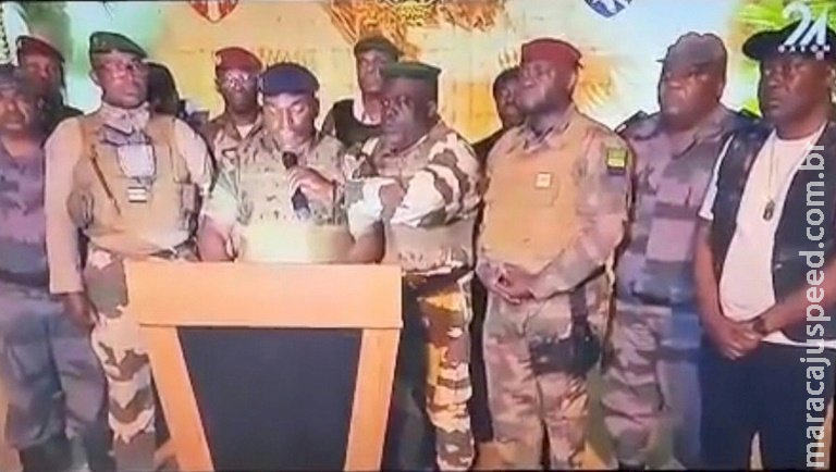 Militares dão golpe de Estado no Gabão após anúncio da reeleição de Bongo Militares dão golpe de Estado no Gabão após anúncio da reeleição de Bongo