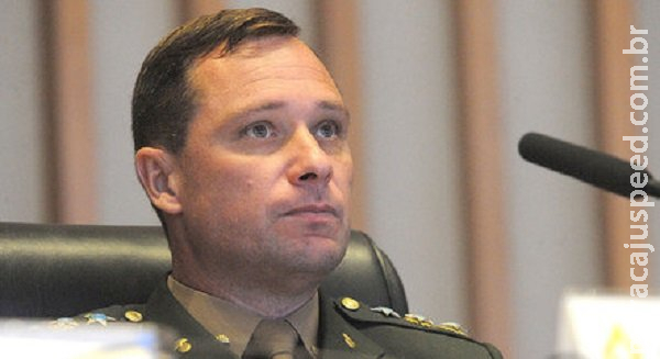 Moraes proíbe Mauro Cid de se comunicar com Bolsonaro e Michelle