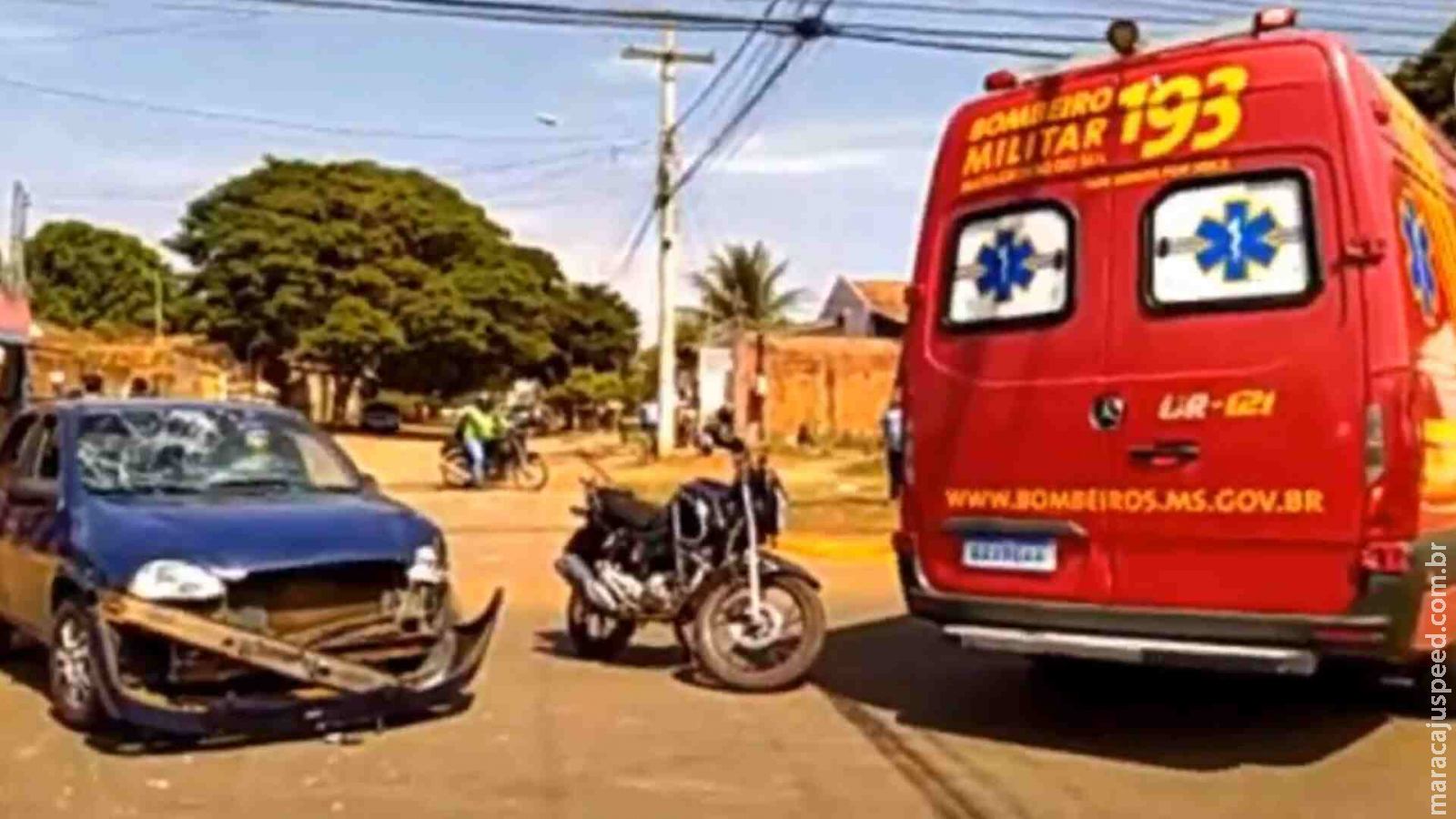 Motociclista é arremessada por cima de carro após batida em avenida de Campo Grande Motociclista é arremessada por cima de carro após batida em avenida de Campo Grande