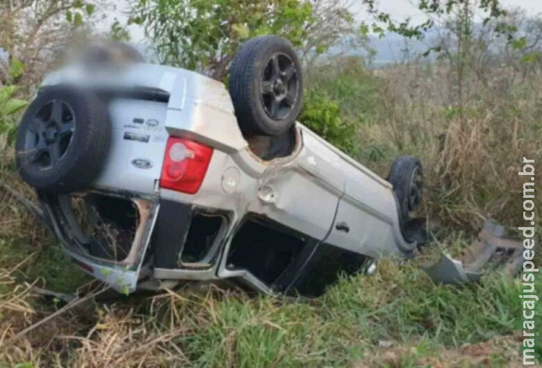 Motorista é lançada do carro em acidente e morre Motorista é lançada do carro em acidente e morre